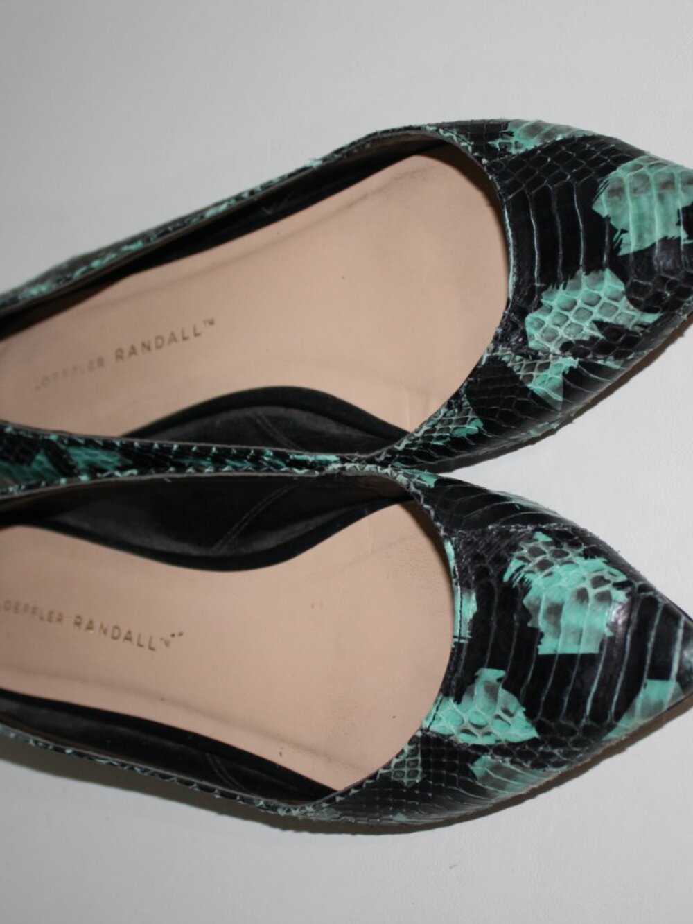 Loeffler Randall - Black & Teal Snakeskin Pointed Toe Flats -  Sz 8 - Picture 4 of 12